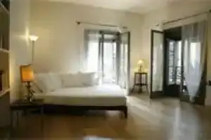 Milanosuites, Милан