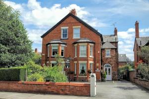 Chester Brooklands B&b, Честер