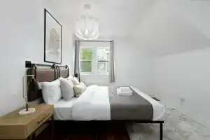 5685 Willingdon, Бернаби
