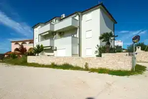 Apartment 1970, Медулин