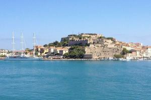 House With Direct Access and Private Terrace at Sea Near Capoliveri, Каполивери