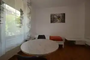 Ab Apartment 82, Штутгарт