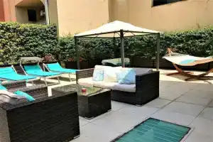 Sorrento Apartments One, Сорренто