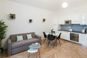 Rehorova Apartments, Прага