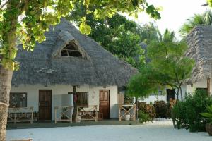 Makuti Beach Bungalows, Паже