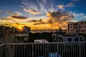 Araha Beachway Inn, Гинован