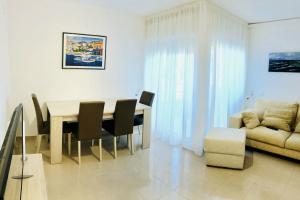 Piso Ideal Para Familias, Al Lado Del Mar, Калафель