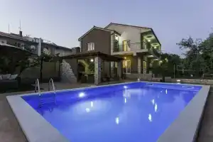 Villa Barbarossa, Кастель Стари