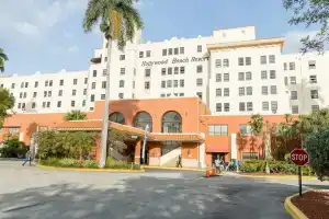 709 Partial Ocean View Hollywood Beach, Голливуд