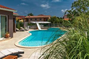 Five bedroom villa Emily with pool, Pomer