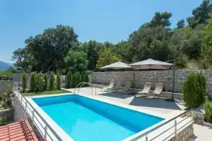 Romantic apartment for 2 with pool, Затон