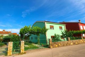 Apartment 390, Štinjan