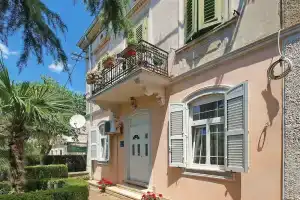 Apartment 1128, Štinjan