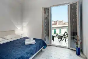 Giggino's Flat, Неаполь