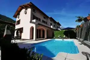 Casa Di Claes, Порлецца