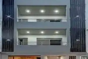 Harbor Suites, Пирей