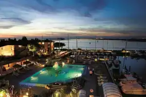 Nauthotel Porto San Vito, Градо