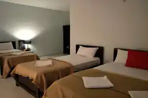 Kimanis Hotel, Бату Феринги