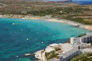 Summer Breeze Superior Apartment with Terrace by Getaways Malta, Мелиха