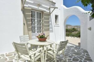 Vagia Calm House 2, Парикия