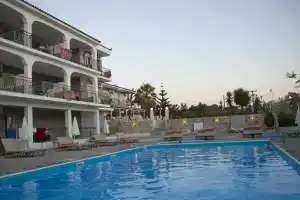 Blue Horizon Hotel, Свороната