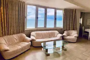 Royal on the Sea, Нетания