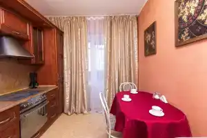 Пять Звёзд, Сургут