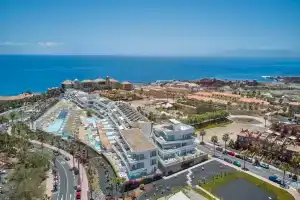Отель Baobab Suites, Адехе
