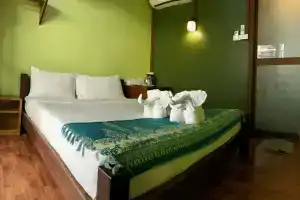 The Noi House and Restaurant Sunrise, Ко Липе