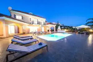 Villa Sanctuary, Пейя