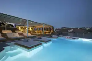 Dreambox Mykonos Suites, Орнос
