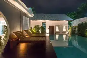 The Besavana Phuket, Пхукет Таун