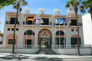 New York Plaza Hotel Apartments, Пафос