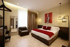 Cloud 5, Тирана