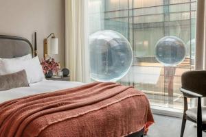 The Stratford Hotel London, Лондон