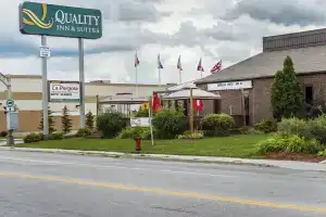 Quality Inn & Suites & Conference Centre, Оттава