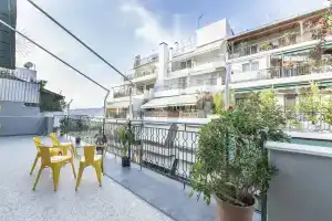 Petralona Cosy Penthouse, Пирей