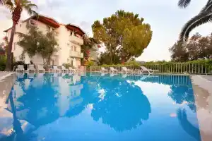 Golden Lighthouse Hotel, Патара