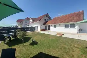 Buk City Apartments - Free Pets, Бюк