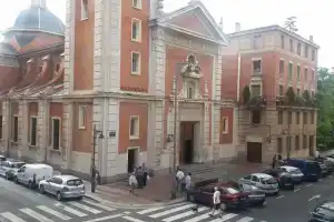 Pensión Calfred II, Логроньо
