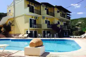 Avra Paradise Aparthotel, Мораитика