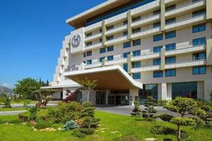 Отель «Sheraton Grand Tbilisi Metechi Palace»