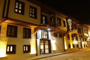 Armistis Hotel, Муданья