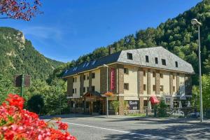 Hotel Palarine, Эртс
