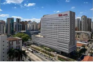 Отель «ibis Sao Paulo Ibirapuera», Сан-Пауло