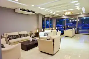 The Proud Exclusive Hotel, Накхон-Патхом
