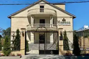 Гостиница «Корона», Рыбное
