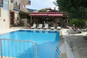 Mandalin Hotel, Ичмелер