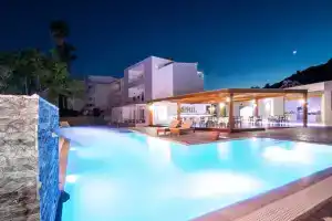 Essential Summer - Adults only, Фалираки