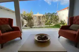 Gölge'nin Bahçesi, Измир
